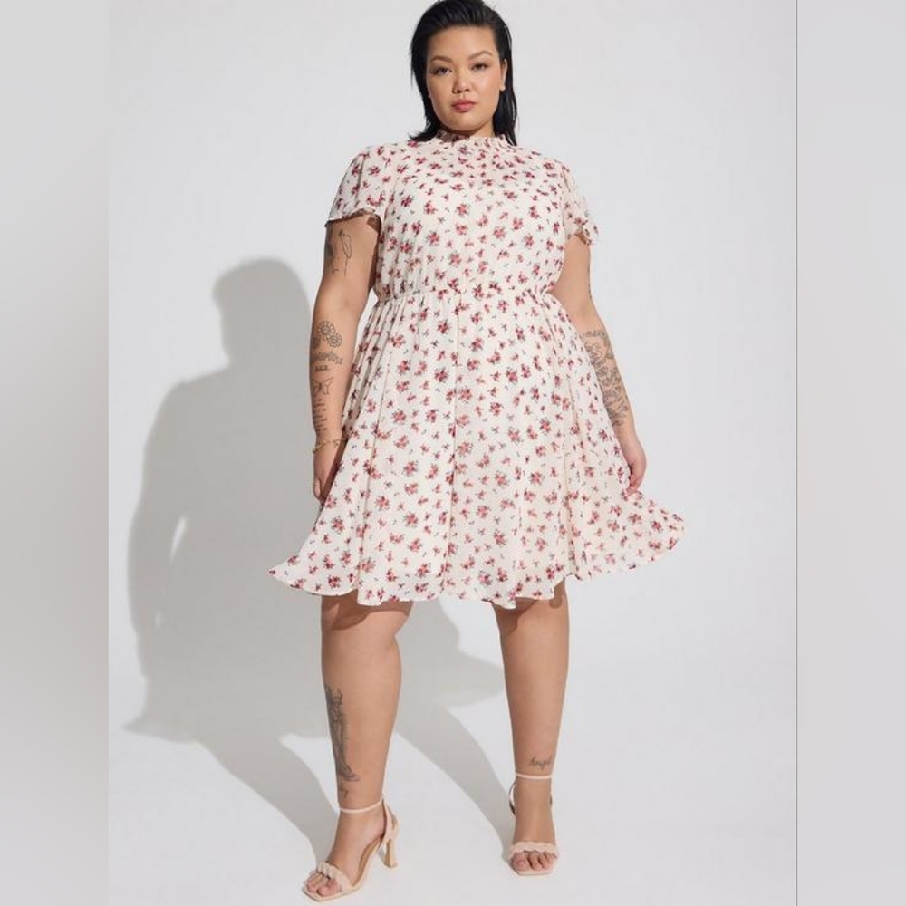 Torrid Mini Chiffon Smocked Dress Rose Floral Size 3 NWT